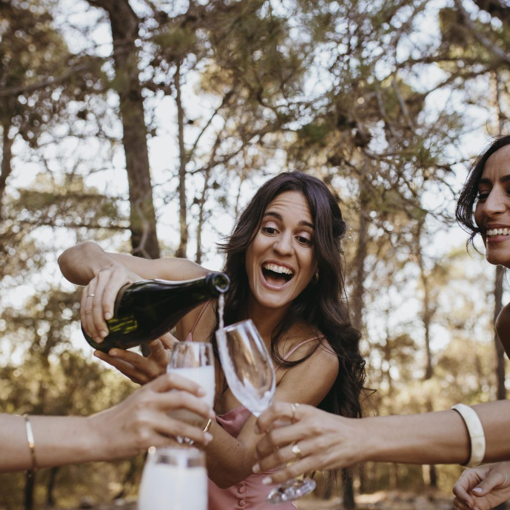 Belle damigelle che si divertono