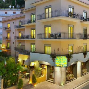 Hotel Ascot 4* Sorento Italija lokacija preporuka VOSa
