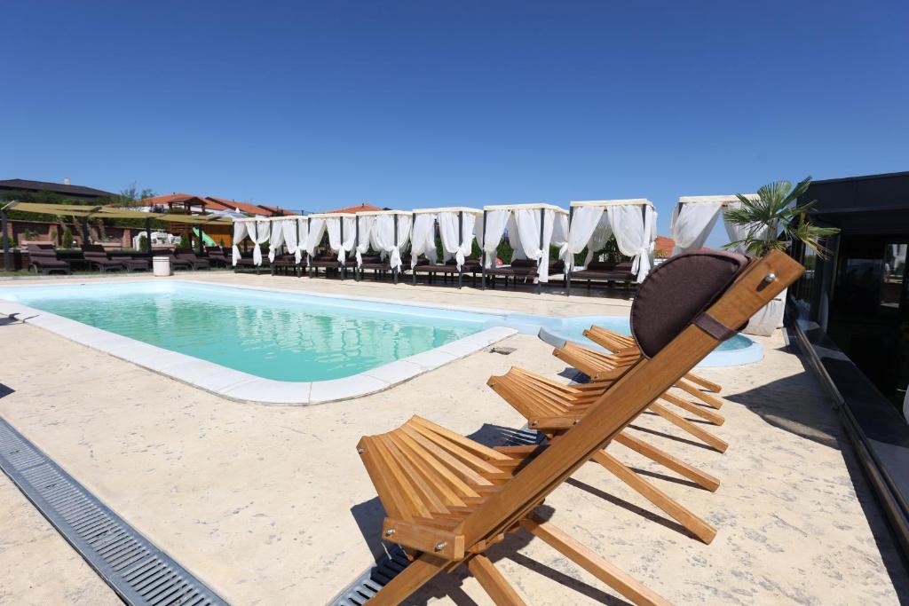 Hotel Alexander 3* - Luksuzni odmor na Kosmaju