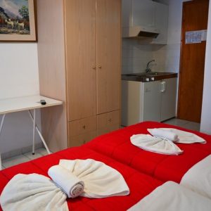 Vila kapolos ex vergina edipsos, Evija Grčka