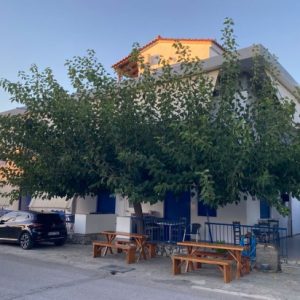 Vila meliti pefki, Evija Grčka