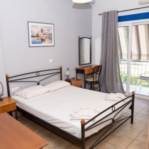 Vila meliti pefki, Evija Grčka