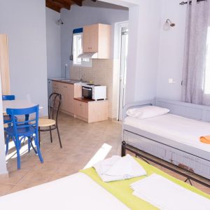 Vila meliti pefki, Evija Grčka