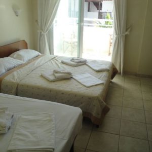 Vila mustakas, Polihrono, Grčka