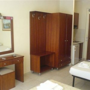 Vila mustakas, Polihrono, Grčka