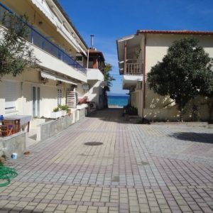 Vila mustakas, Polihrono, Grčka