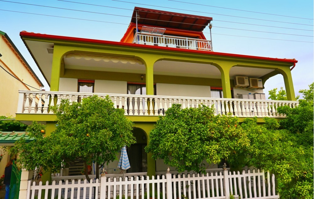 Vila orange house, Vrasna, Grčka