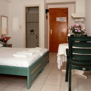 Vila kapolos ex vergina edipsos, Evija Grčka