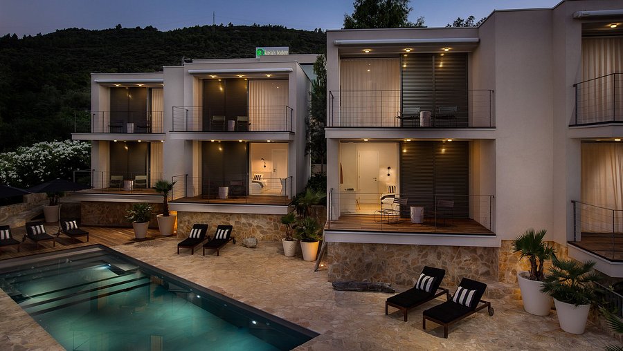 Tara s lodge pool area